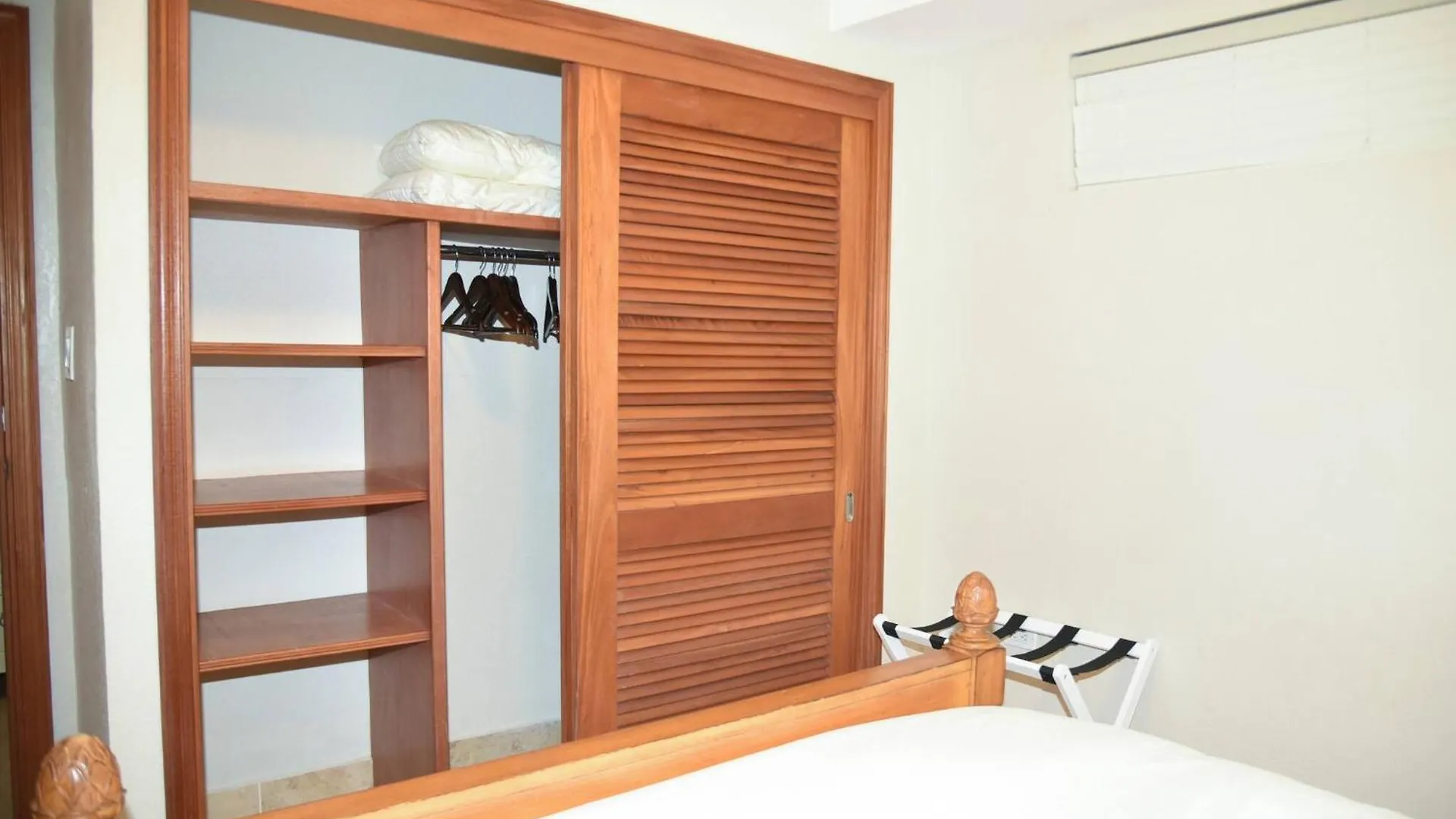 Apartment Tranquil Oceanside: Pools & Direct Beach Access Cupecoy  Sint Maarten