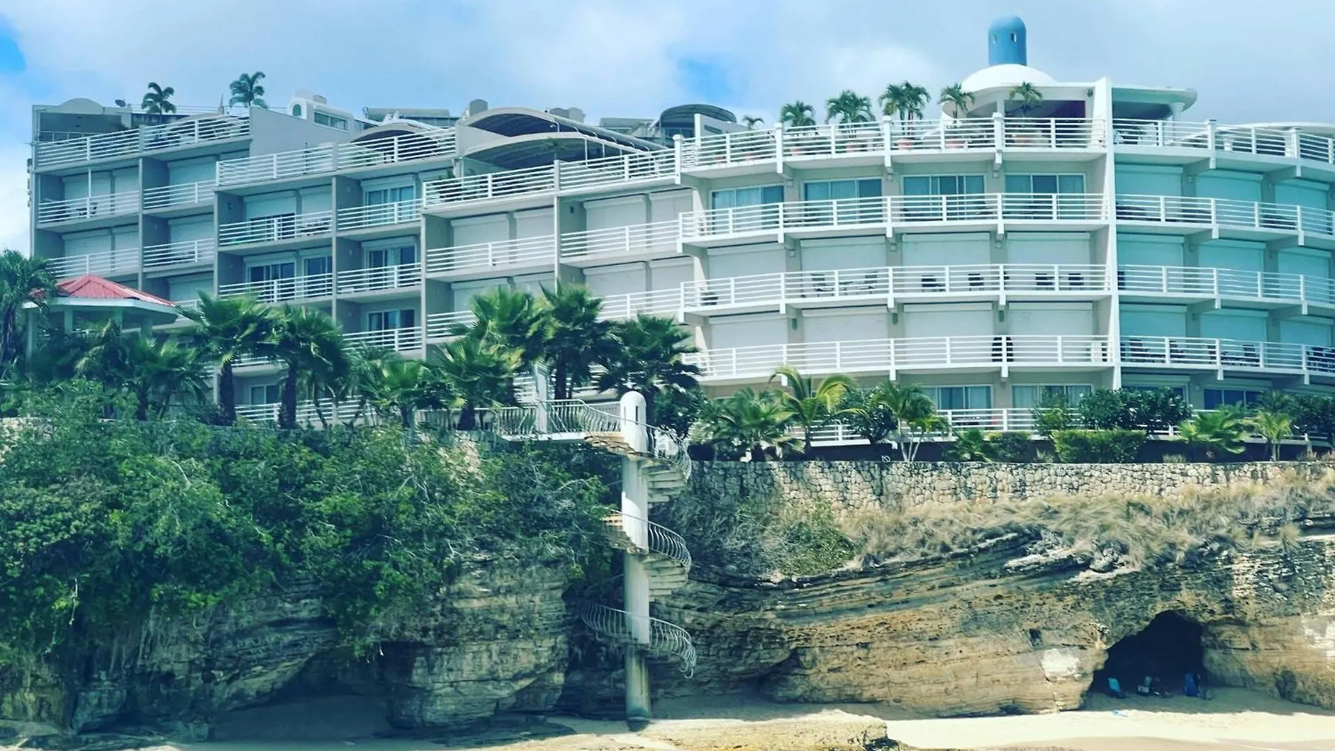 Kontakte von Tranquil Oceanside: Pools & Direct Beach Access