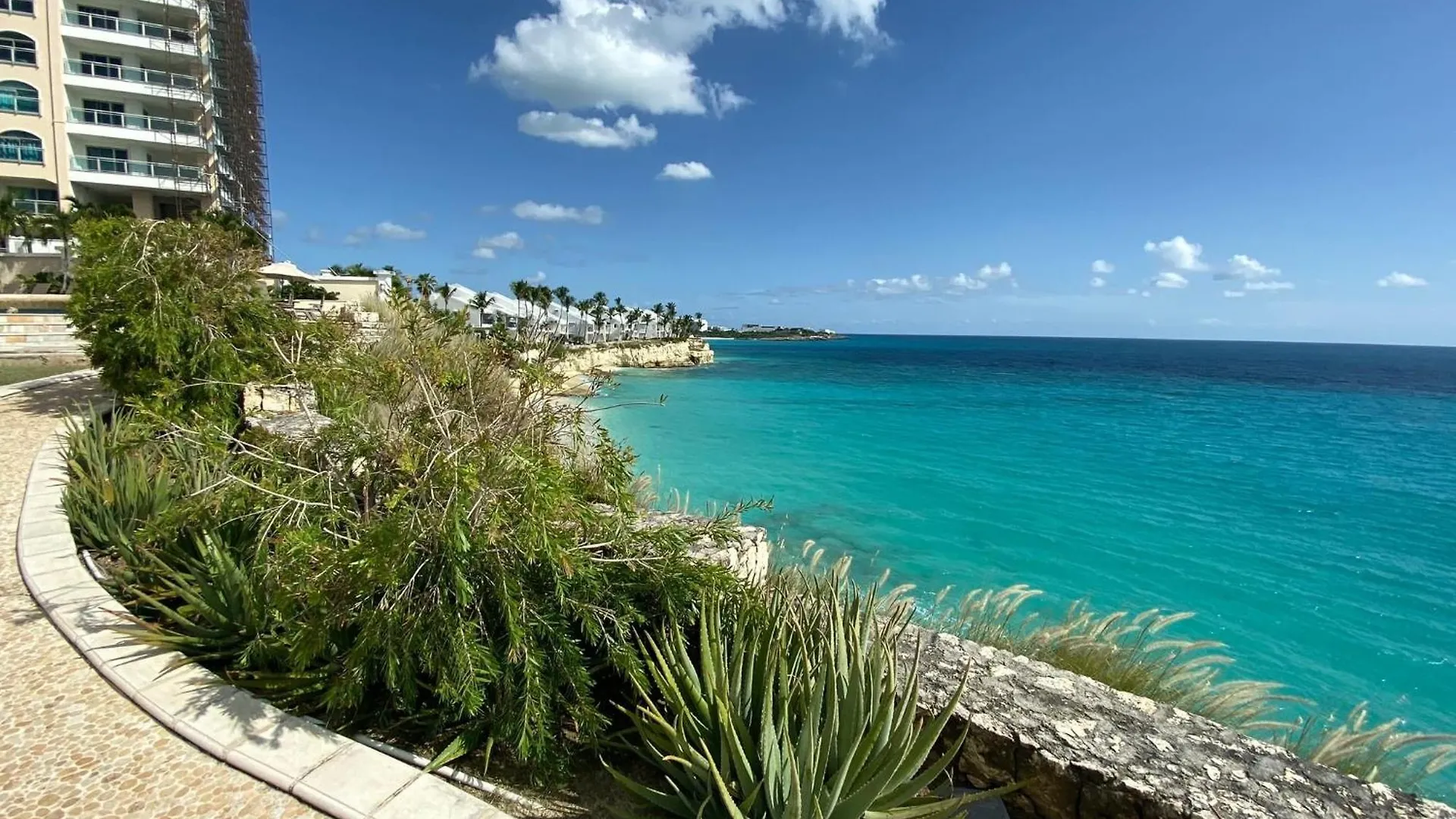 Apartment Tranquil Oceanside: Pools & Direct Beach Access Cupecoy