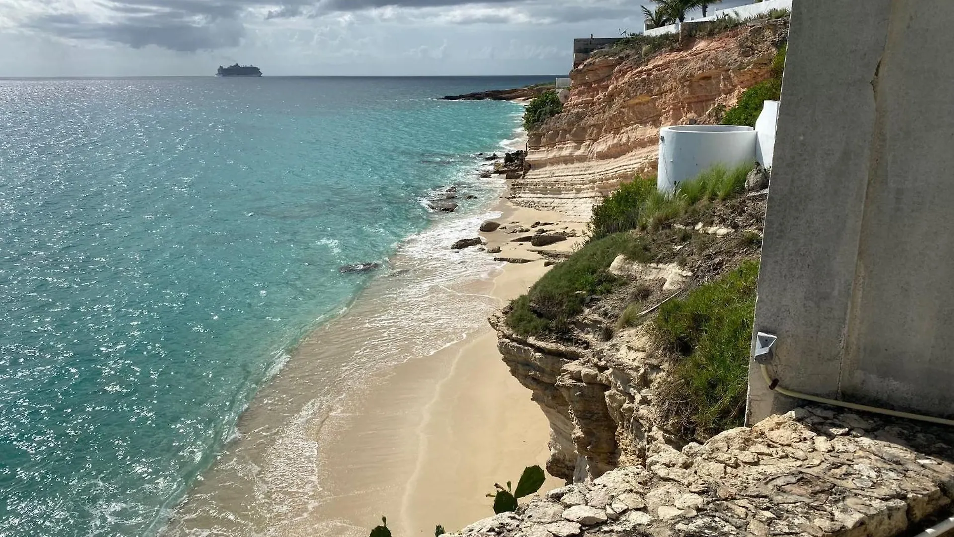 Tranquil Oceanside: Pools & Direct Beach Access Cupecoy  Apartment Cupecoy (Sint Maarten)