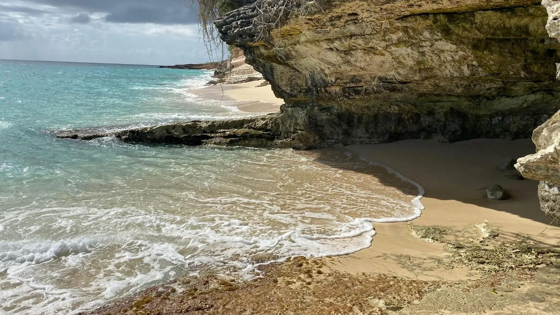 Apartment Tranquil Oceanside: Pools & Direct Beach Access Cupecoy  Sint Maarten