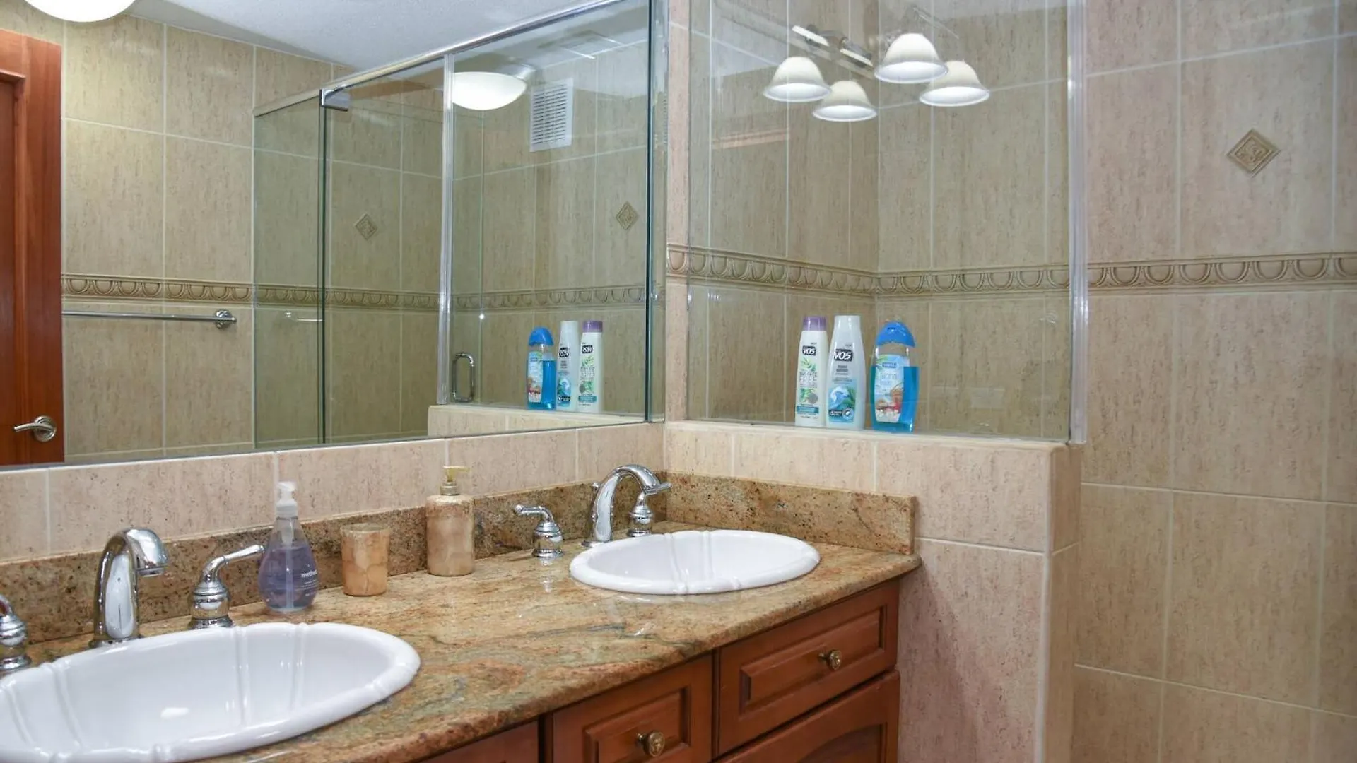 Apartment Tranquil Oceanside: Pools & Direct Beach Access Cupecoy