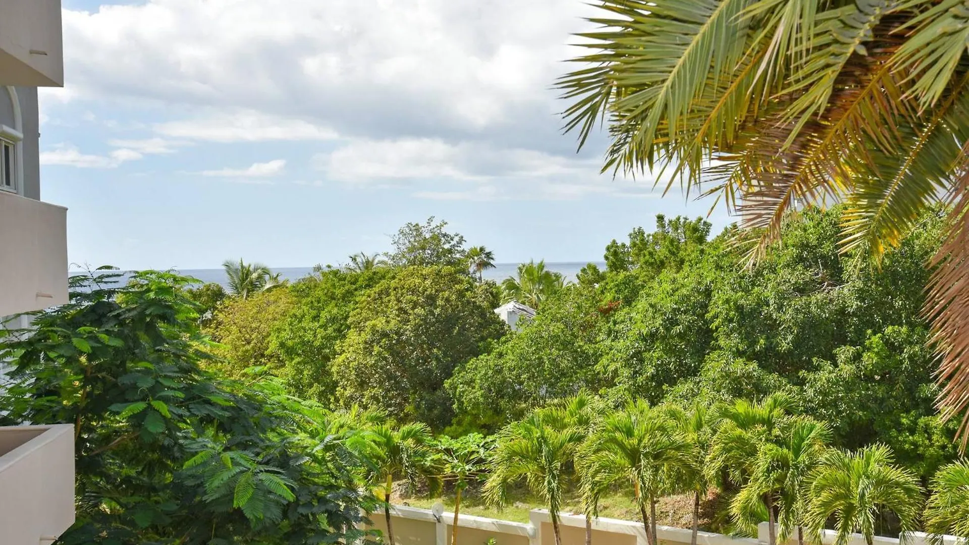Tranquil Oceanside: Pools & Direct Beach Access Cupecoy  Апартаменты Cupecoy (Sint Maarten)
