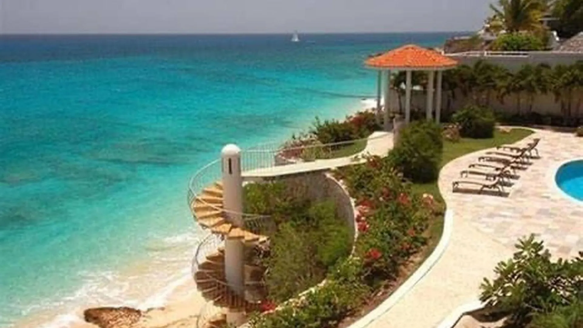 Апартаменты Tranquil Oceanside: Pools & Direct Beach Access Cupecoy