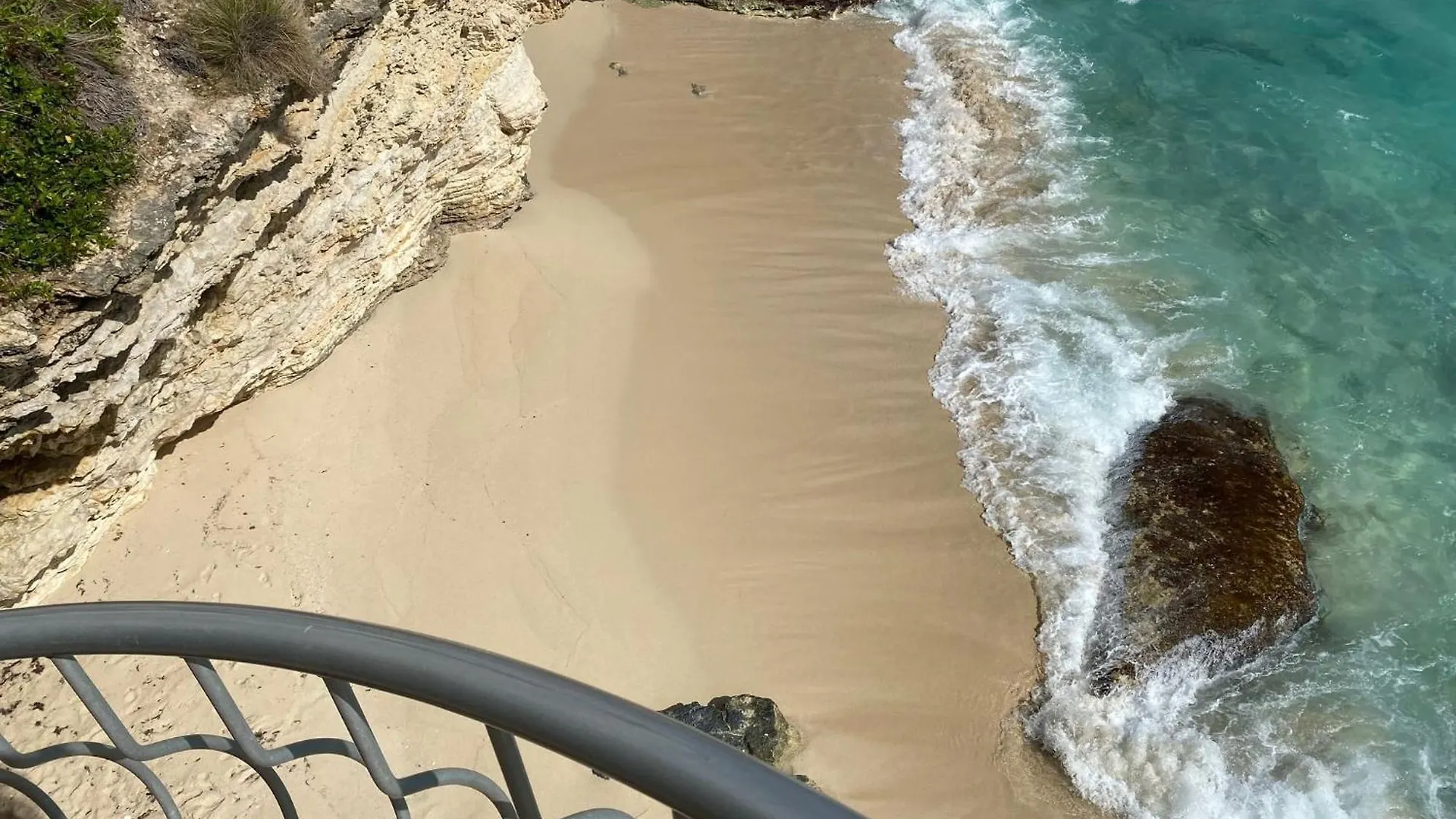 Tranquil Oceanside: Pools & Direct Beach Access Cupecoy  Cupecoy (Sint Maarten)