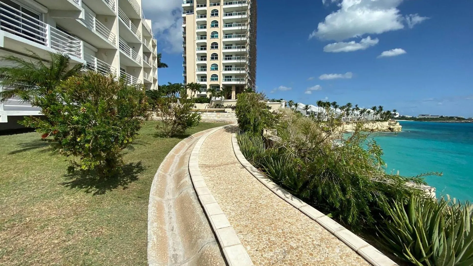 Tranquil Oceanside: Pools & Direct Beach Access Cupecoy  Сен-Мартен/Синт-Мартен