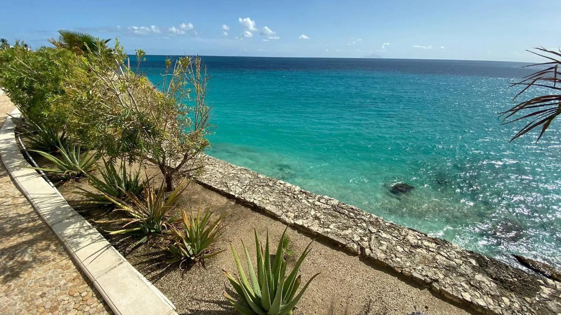 Tranquil Oceanside: Pools & Direct Beach Access Cupecoy  0*, Cupecoy (Sint Maarten)