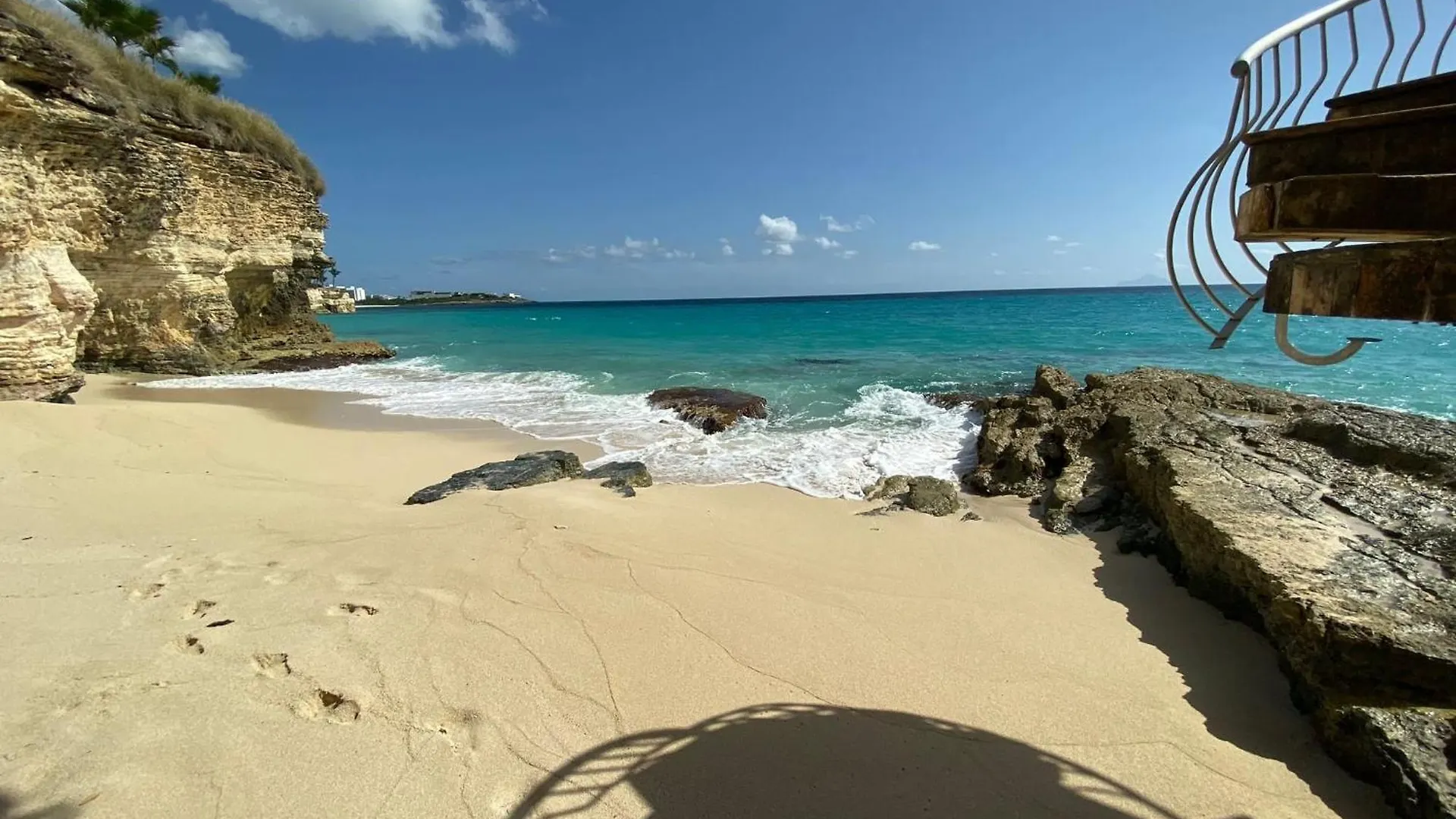 Tranquil Oceanside: Pools & Direct Beach Access Cupecoy  Сен-Мартен/Синт-Мартен